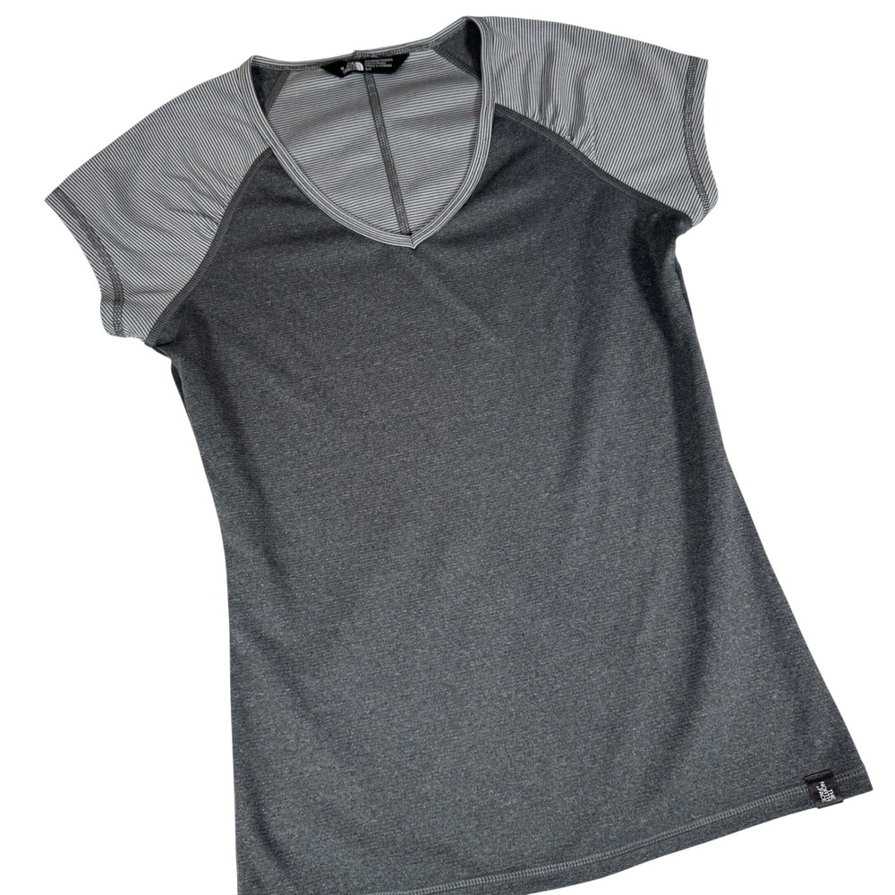 The North Face Womens S Grey Striped V-Neck Active Top Raglan Sleeve NF00CP5Y